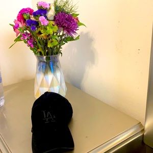 La hat, color black, one size .